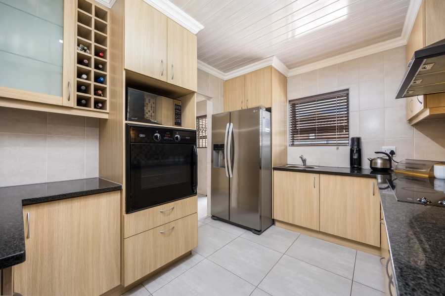 3 Bedroom Property for Sale in Jakarandas Western Cape